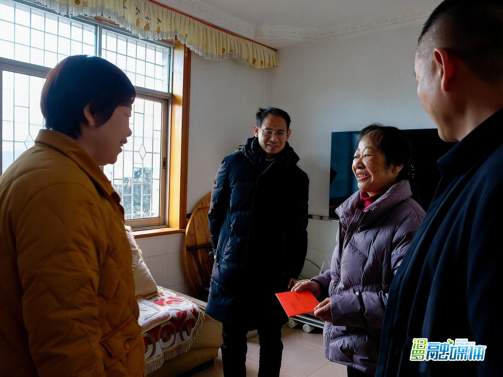 王敏求春节前走访慰问困难群众和党员