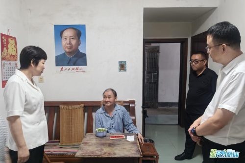 “七一”前夕王敏求走访慰问困难党员